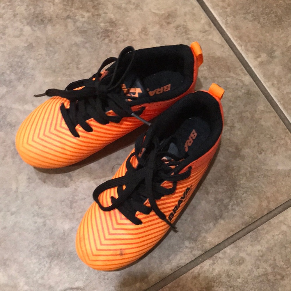 Soccer shoes